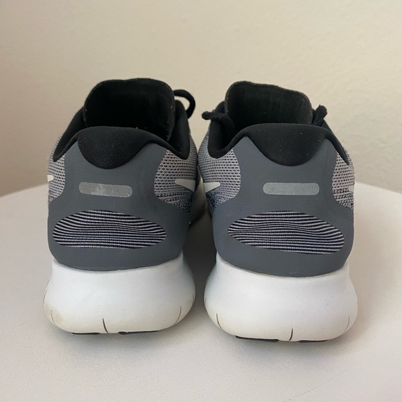 Women’s black & gray Nike Free Running Shoes size 6. - Picture 4 of 8